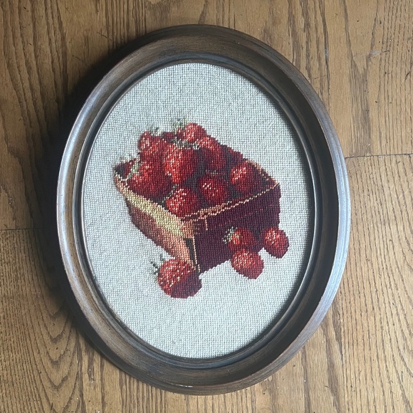 Unbranded Other - Lovely vintage needlepoint of strawberries in oval frame Strawberry 🍓